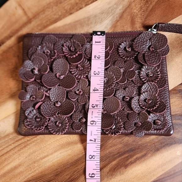 Punto Fibbia Bag Brown Leather Floral Clutch/Wristlet. - Picture 4 of 6